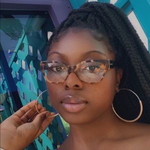 Meet your Posher, Tiara